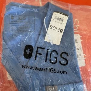 NWT Ceil Blue Figs Scrub top S Catarina